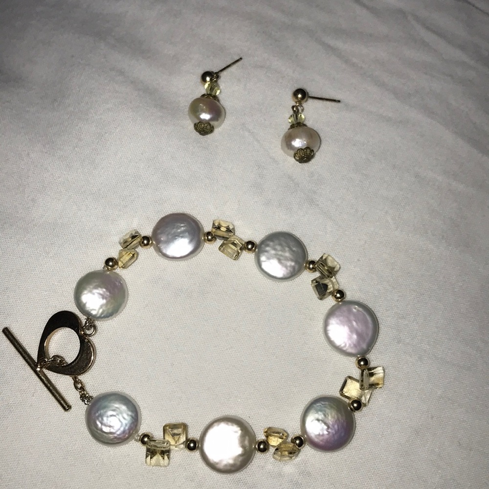 Gold and pearl bracelet and earrings!